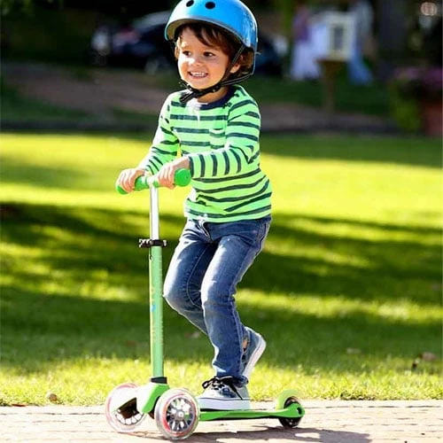 Micro Mini Deluxe Scooter Green - Image 5